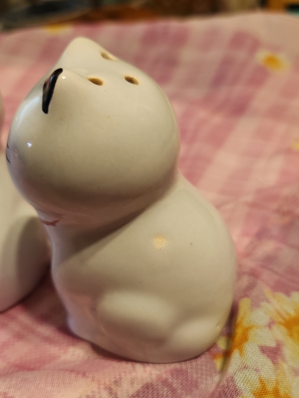 Vintage Cozy Cats White Ceramic Cat Salt and Pepper Shakers - Picture 3 of 3